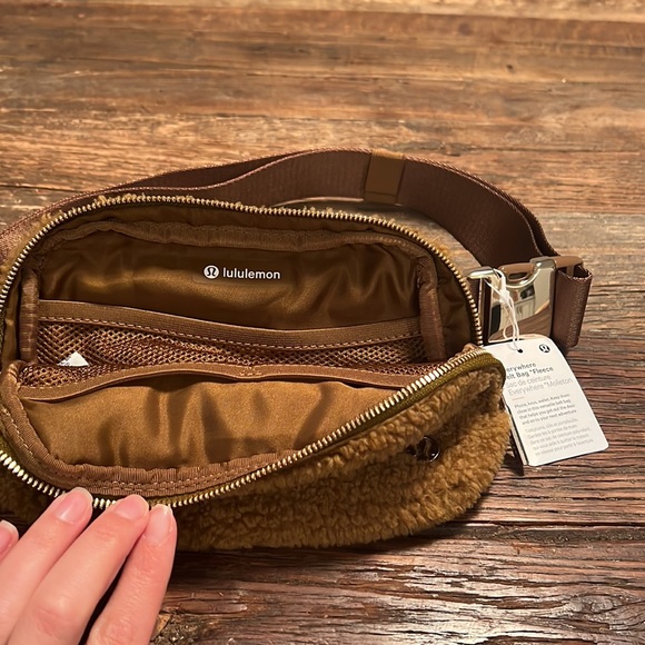 Everywhere belt bag *fleece BNWOT - Picture 2 of 4